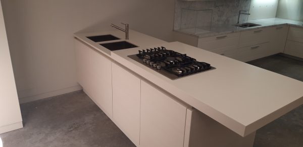 Composizione cucina ad isola Euromobil Filo Tabula - immagine 3