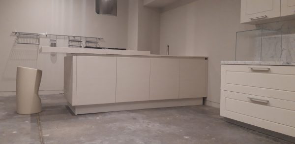 Composizione cucina ad isola Euromobil Filo Tabula - immagine 9