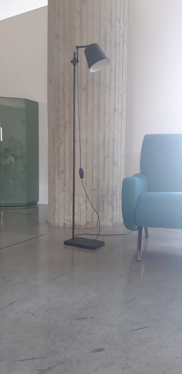 Lampada da terra Cassina Karakter modello Lab Light Floor Nero - immagine 4