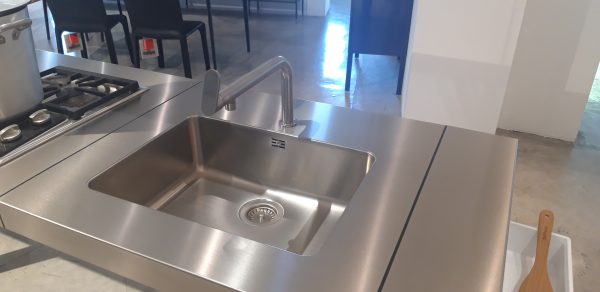 Composizione cucina ad isola modello B2. - immagine 4