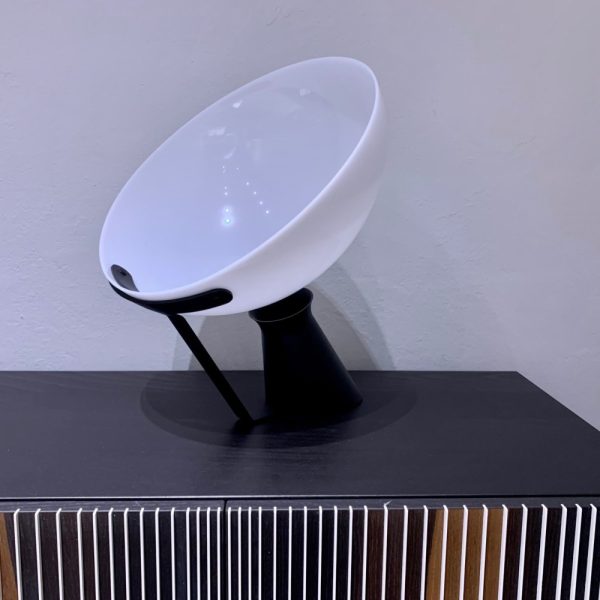 Lampada da tavolo Cassina Karakter modello Aida - immagine 2